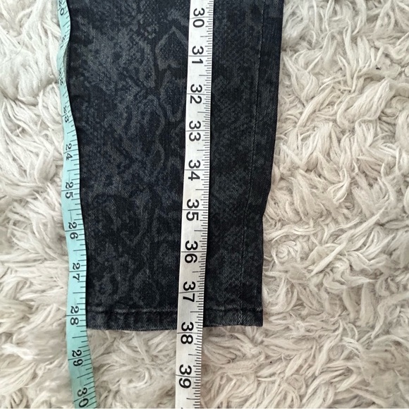 7 For All Man Kind Snake Print Skinny Jeans - Picture 13 of 13